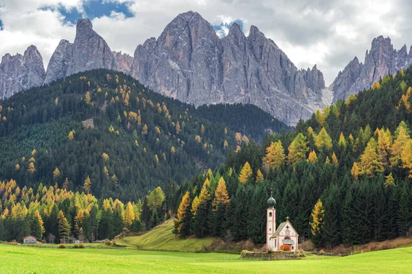 Johann Kilisesi Santa Maddalena Val Funes Dolomiti Dağları Talya — Stok fotoğraf