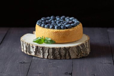 Böğürtlenli klasik New York usulü cheesecake