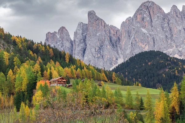 Santa Maddalena Köyü Arkasında Dolomites Dağları Val Funes Vadisi Trentino — Stok fotoğraf