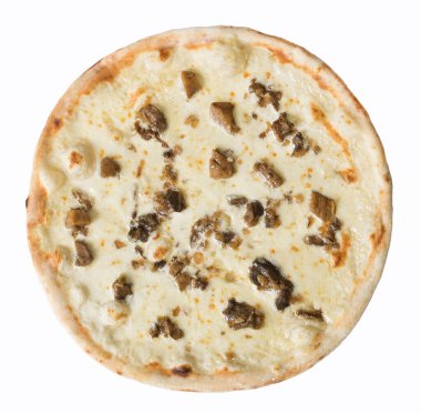 Beyaz arka planda izole edilmiş peynirli, mantarlı ve krem soslu pizza. Üst görünüm