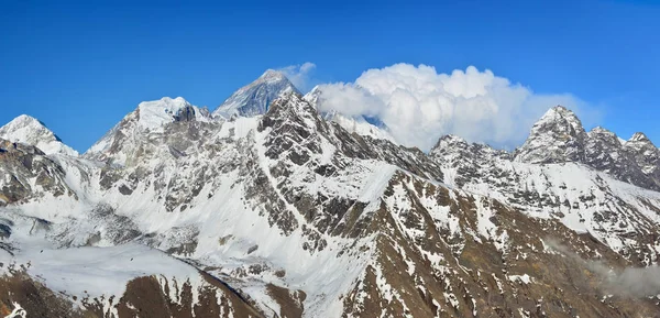 Vista panoramica delle montagne Everest, Lhotse e Makalu dal — Foto Stock