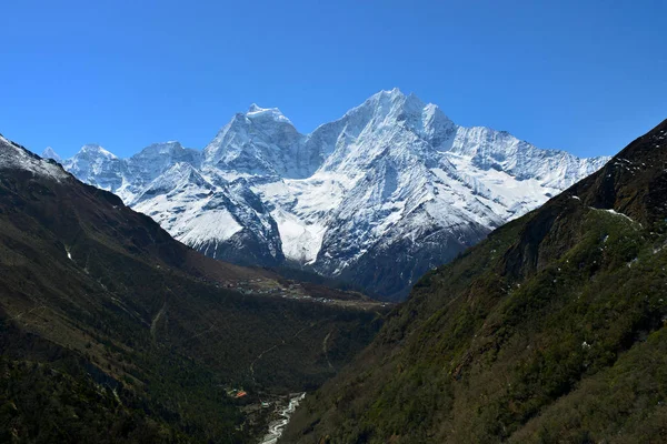 Himalaya Dağları'nın görkemli Panorama görüş giderken — Stok fotoğraf