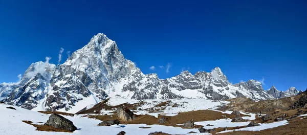 Majestatyczne Himalaje Nepalu. Panoramiczny widok na góry — Zdjęcie stockowe