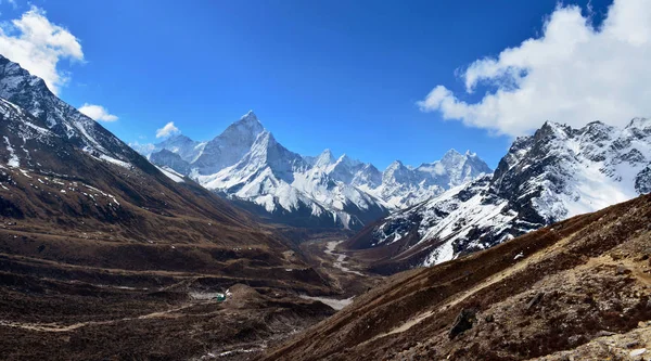 Piękną panoramą doliny i Ama Dablam góry o — Zdjęcie stockowe