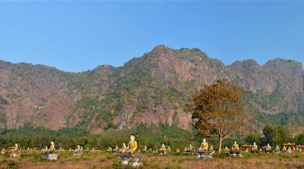 Panoramisch uitzicht op de tuin van één duizend Boeddha's in Hpa-An, — Stockfoto