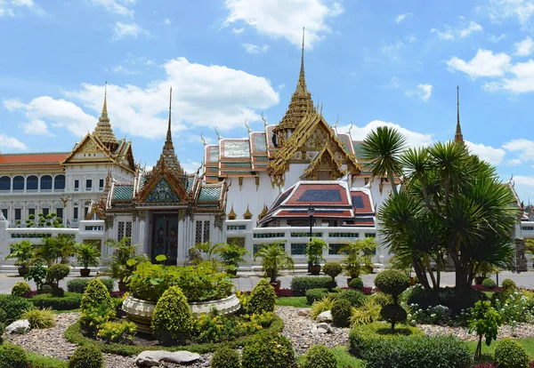 Bahçe Grand Royal Palace önce güzel bir bakış. Bangkok,