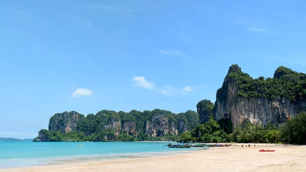 Панорамним видом на пляж Рейлей в Таїланді. Тропічний відпочинок co — стокове фото