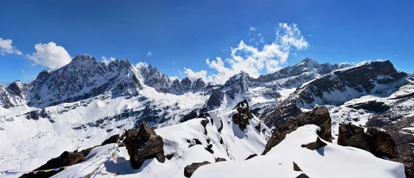 Panorama Gokyo Ri, Nepal dağın tepesinden. Güzel