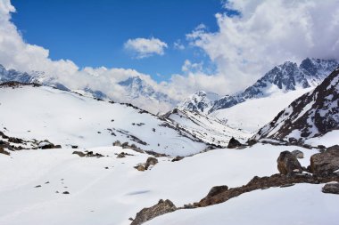 Görünüm Gokyo Vadisi ve sn ile kaplı Himalaya Dağları