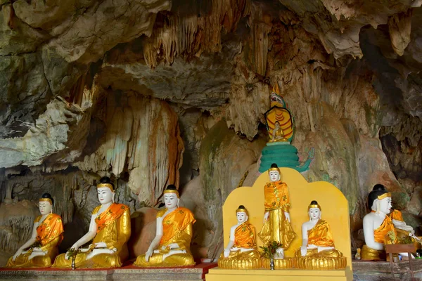 Muchas estatuas de Buda en Bayin Nyi (Begyinni) Cueva cerca de Hpa-An , —  Fotos de Stock