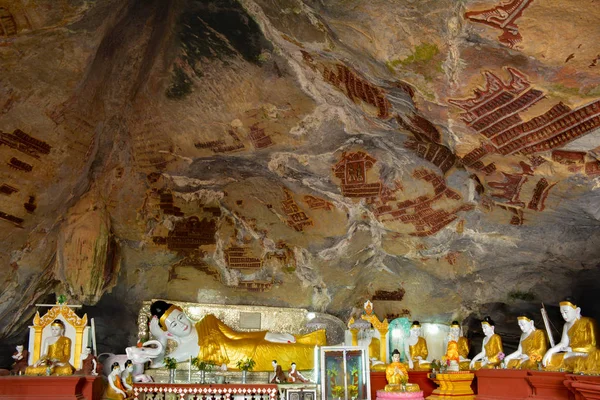 Bir sürü farklı Buda heykellerinde Kaw silah mağarada Hpa-An, 