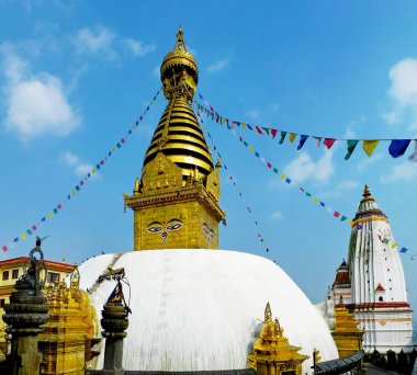 Swayambhunath - antik Budist tapınağı tepenin üst kısmında ben