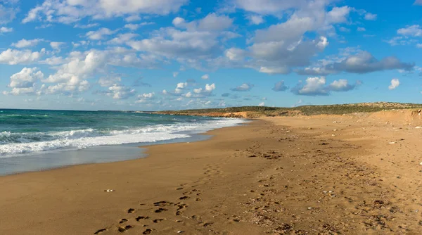 Panoramablick auf den toxeftra strand auf dem weg nach akamas, cypru — Stockfoto
