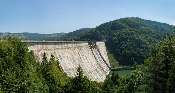 Vista panorámica de la central hidroeléctrica Bicaz-Stejaru en Rumania Fotos de stock libres de derechos