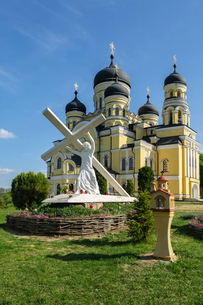 Catedral cristiana en el territorio del monasterio de Hincu, República de Moldavia — Foto de Stock