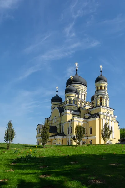 Krásný ortodoxní klášter Hincu se nachází v Moldavské republice — Stock fotografie