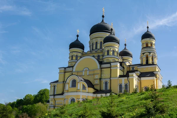 Majestuosa vista del Monasterio de Hincu en la República de Moldavia — Foto de Stock