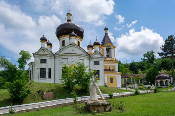 Monasterio de Condrita uno de los monasterios más antiguos de Moldavia — Foto de Stock