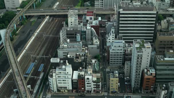 Tóquio - Vista aérea da cidade com tráfego rodoviário e trens Shinkansen. Resolução 4K — Vídeo de Stock