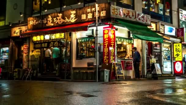 Mai 2016 Tokios Stadtstraße Mit Restaurants Und Menschen Regnerischer Nacht — Stockvideo