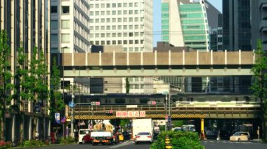 Tokyo - Geçen trenleri kapatın. 4K çözünürlük hızı.
