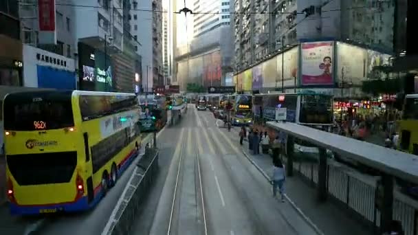 HONG KONG - Stadens centrum spårvagn rida. Hastighetsfall. Utsiktsbild. — Stockvideo