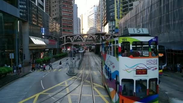 HONG KONG - Stadens centrum spårvagn rida. Slow motion synvinkel skott. — Stockvideo