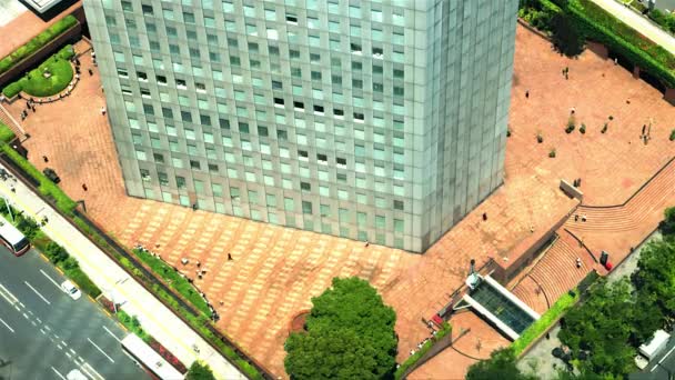 Tóquio - Vista aérea com empresários ao redor do prédio de escritórios durante o freio do almoço. lapso de tempo de resolução 4K. Shinjuku. . — Vídeo de Stock