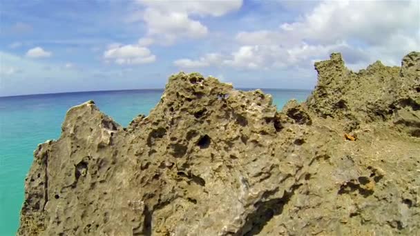 Efecto Ojo Pez Vídeo Rocas Agua Azul Del Mar Cielo — Vídeo de stock