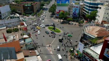 Ho Chi Minh City - Trafikle çevrili bir hava manzarası. 4K çözünürlüğü.