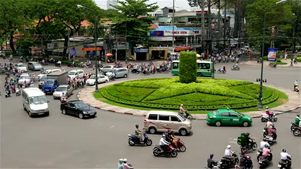 Ho Chi Minh City - Traffico rotatoria da vicino. Risoluzione 4K — Video Stock