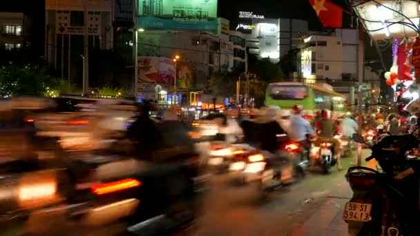 Ho Chi Minh City - Motocykly v noci. Rychlost rozlišení 4K nahoru. — Stock video