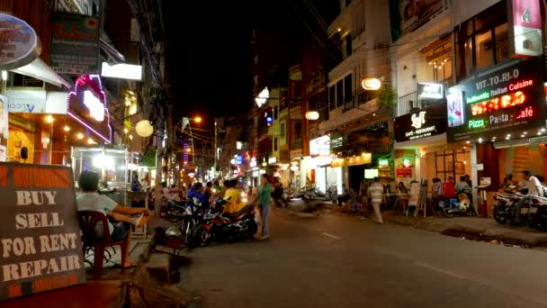 Ho-Chi-Minh-Stadt - Backpacker 's area street view bei Nacht. 4K-Auflösung beschleunigt. — Stockvideo