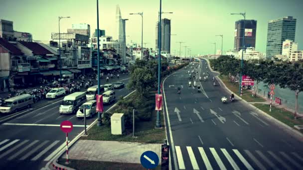 Ho-Chi-Minh-Stadt - Verkehr im Retro-Look auf der Autobahn. 4K-Auflösung beschleunigt. — Stockvideo