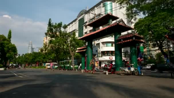 Ho Chi Minh City - Mensen in het park. 4K-resolutieverjaring. — Stockvideo