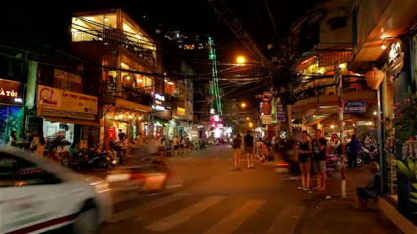 Ho Chi Minh City - Backpacker περιοχή του δρόμου άποψη τη νύχτα. Ανάλυση 4K, επιτάχυνση. — Αρχείο Βίντεο