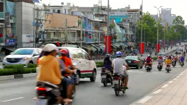 Ho-Chi-Minh-Stadt - Reger Verkehr auf der Brücke. 4K-Auflösung beschleunigt — Stockvideo