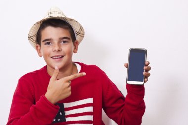 Çocuk cep telefonu ile izole