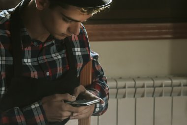 el ile hareket eden telefon