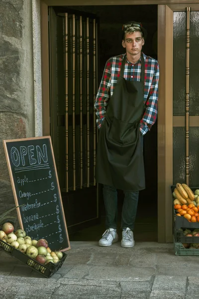 Man working in his small food — Stockfoto