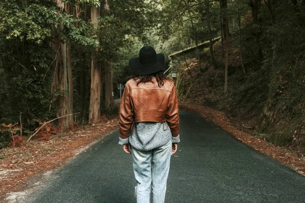 Woman with autumn — Stok fotoğraf