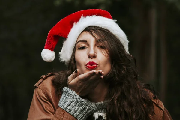 Menina com chapéu de Natal — Fotografia de Stock