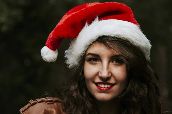 Κορίτσι με καπέλο Χριστούγεννα — Φωτογραφία Αρχείου