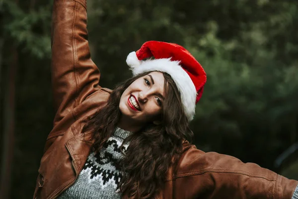 Ragazza con cappello di Natale — Foto Stock