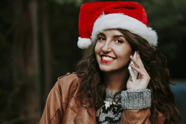 Menina com chapéu de Natal — Fotografia de Stock