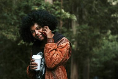 Kız konuşan telefon, cep telefonu