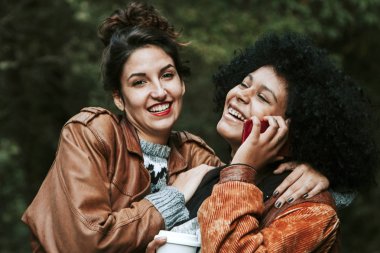 Arkadaşlar cep telefonu, cep telefonu