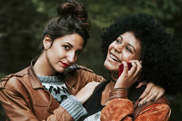 Přátel mobilní telefon, mobil — Stock fotografie