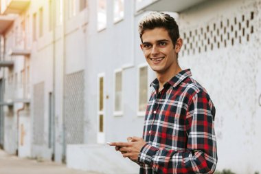 belgili tanımlık hareket eden çocukla