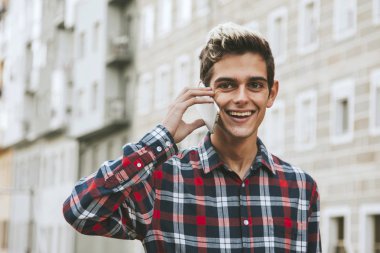 Teen cep telefonu ile